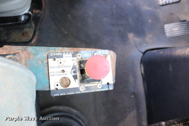 image for item EC9404 2004 International 4300 flatbed truck