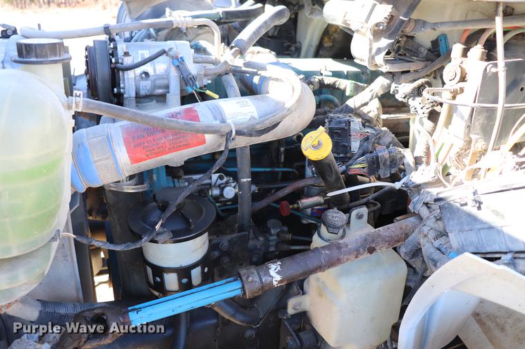 image for item EC9404 2004 International 4300 flatbed truck