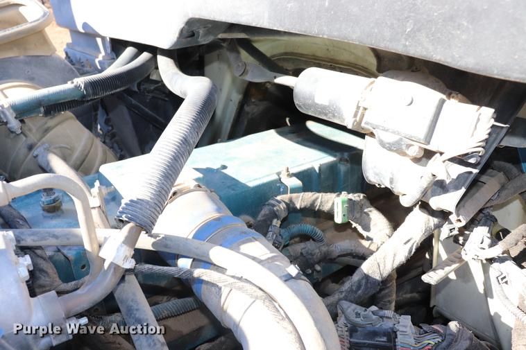 image for item EC9404 2004 International 4300 flatbed truck