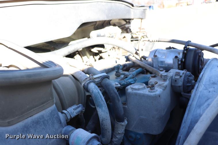 image for item EC9404 2004 International 4300 flatbed truck