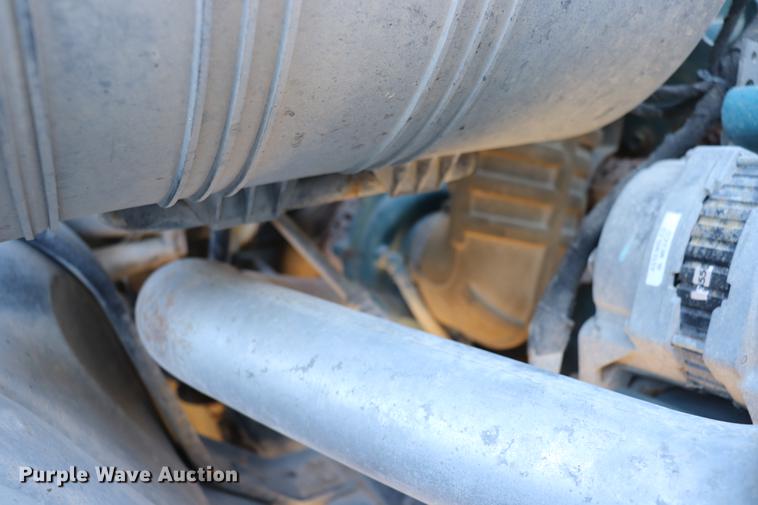 image for item EC9404 2004 International 4300 flatbed truck