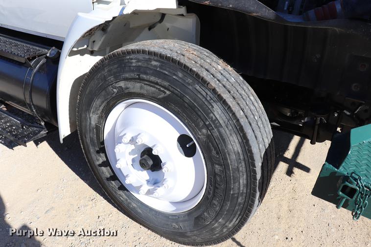 image for item EC9404 2004 International 4300 flatbed truck