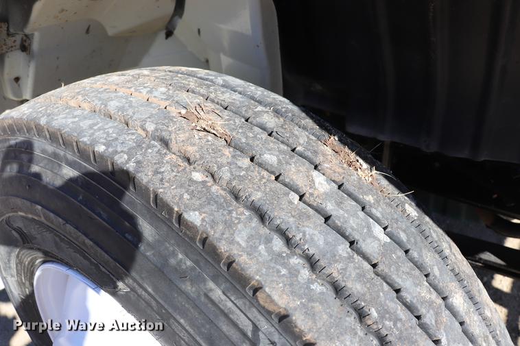 image for item EC9404 2004 International 4300 flatbed truck