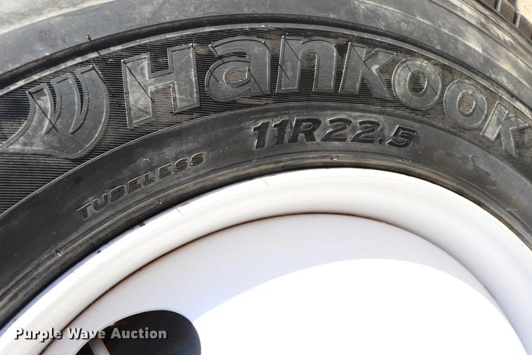 image for item EC9404 2004 International 4300 flatbed truck