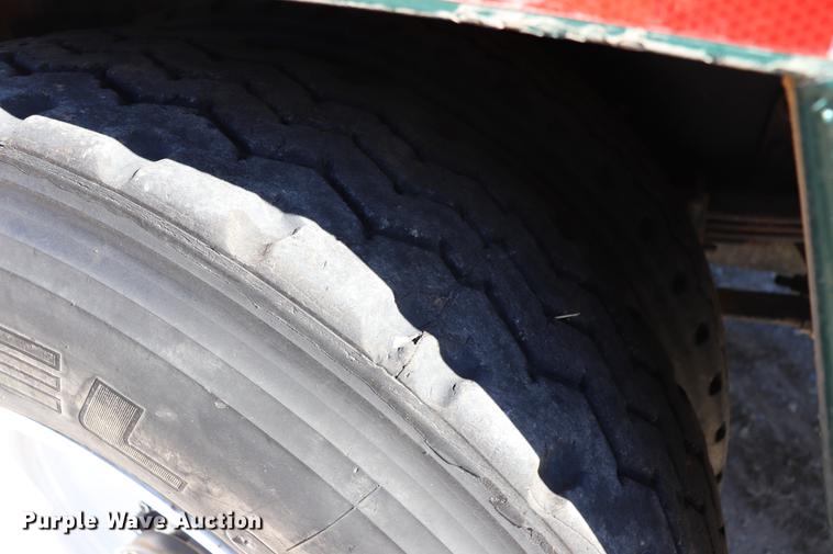 image for item EC9404 2004 International 4300 flatbed truck