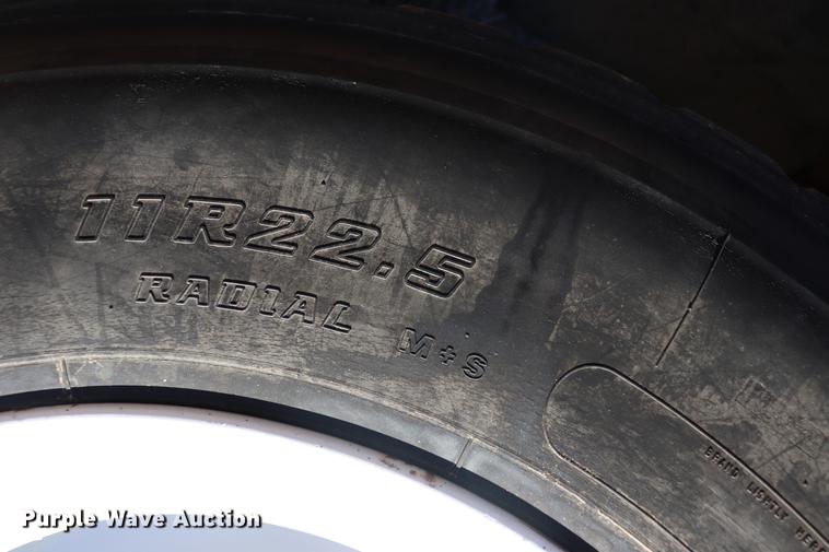 image for item EC9404 2004 International 4300 flatbed truck