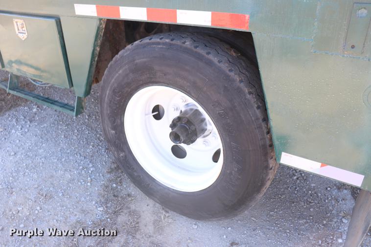 image for item EC9404 2004 International 4300 flatbed truck