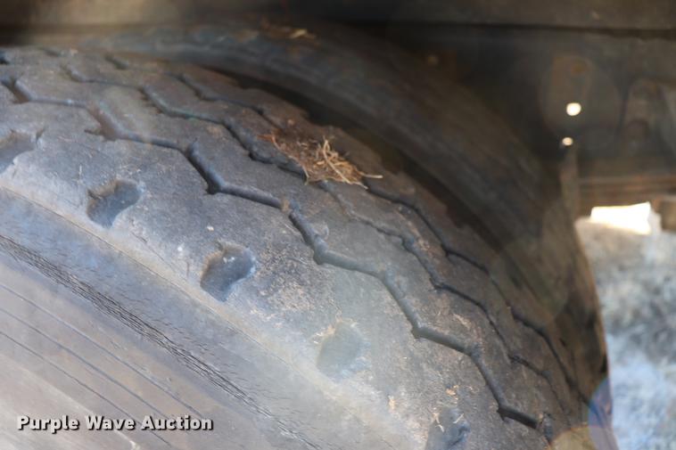 image for item EC9404 2004 International 4300 flatbed truck