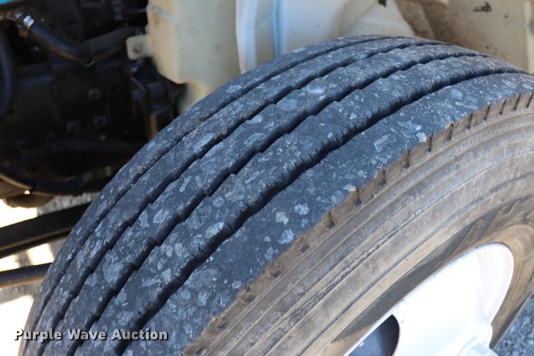 image for item EC9404 2004 International 4300 flatbed truck