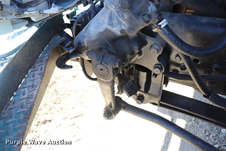 image for item EC9404 2004 International 4300 flatbed truck