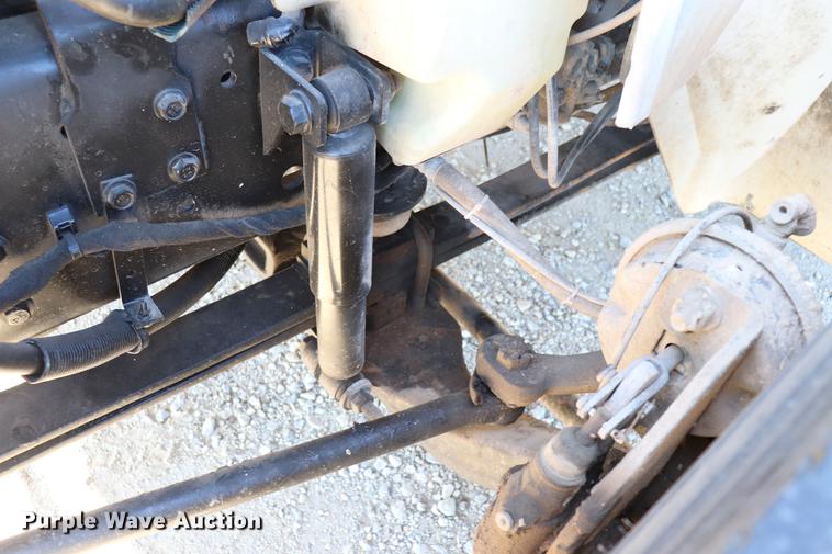 image for item EC9404 2004 International 4300 flatbed truck