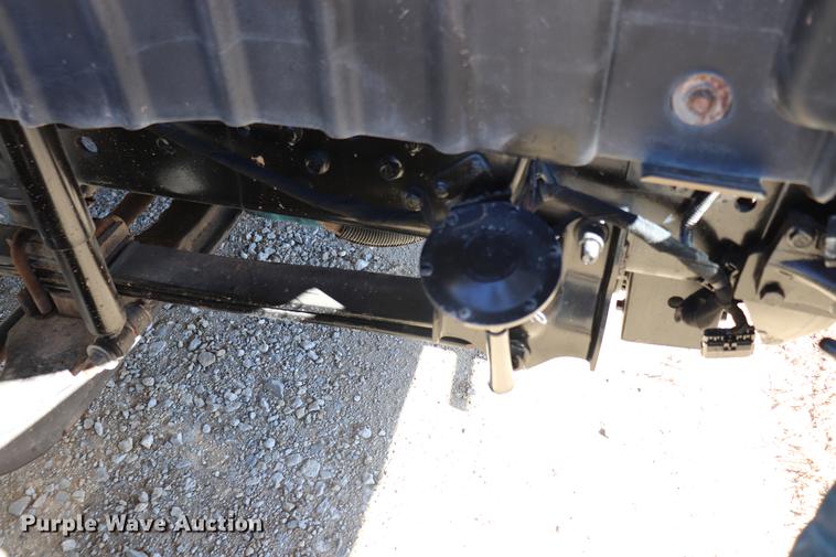 image for item EC9404 2004 International 4300 flatbed truck