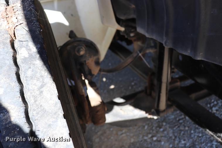 image for item EC9404 2004 International 4300 flatbed truck