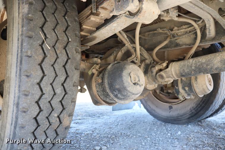 image for item EC9404 2004 International 4300 flatbed truck