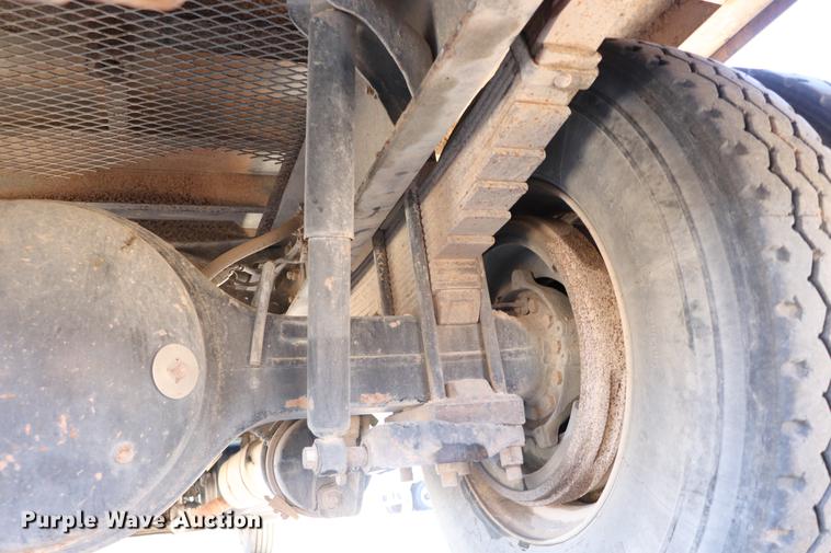 image for item EC9404 2004 International 4300 flatbed truck