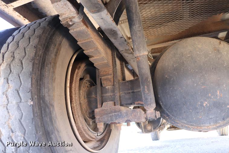 image for item EC9404 2004 International 4300 flatbed truck