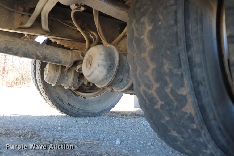 image for item EC9404 2004 International 4300 flatbed truck