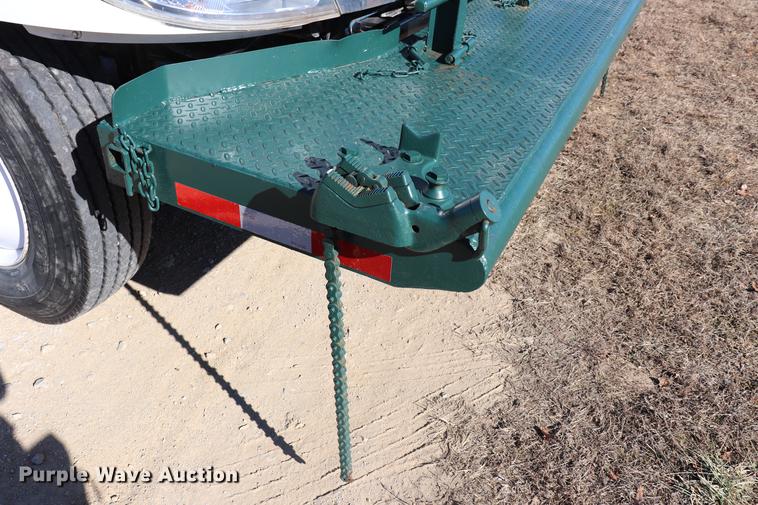 image for item EC9404 2004 International 4300 flatbed truck