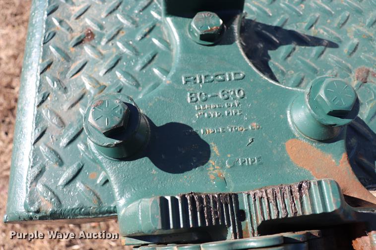 image for item EC9404 2004 International 4300 flatbed truck