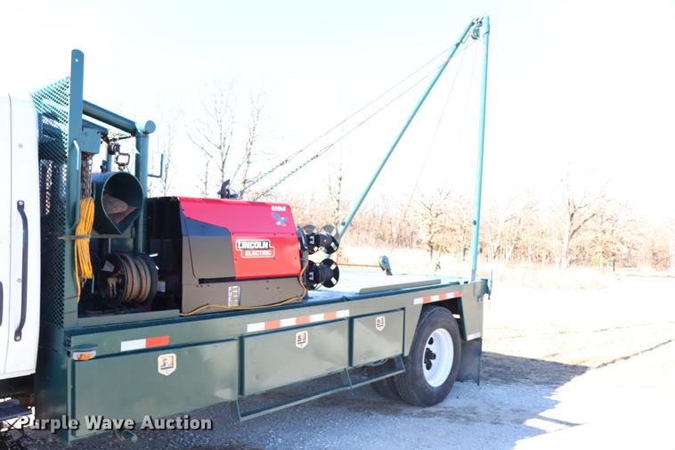 image for item EC9404 2004 International 4300 flatbed truck