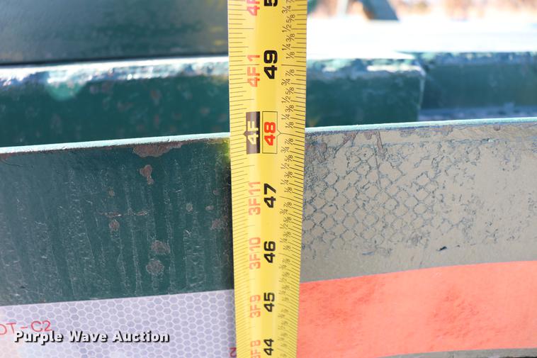 image for item EC9404 2004 International 4300 flatbed truck