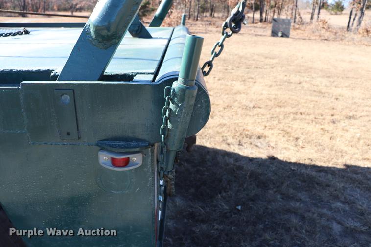 image for item EC9404 2004 International 4300 flatbed truck