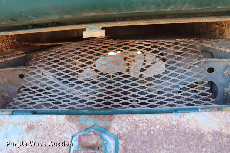 image for item EC9404 2004 International 4300 flatbed truck