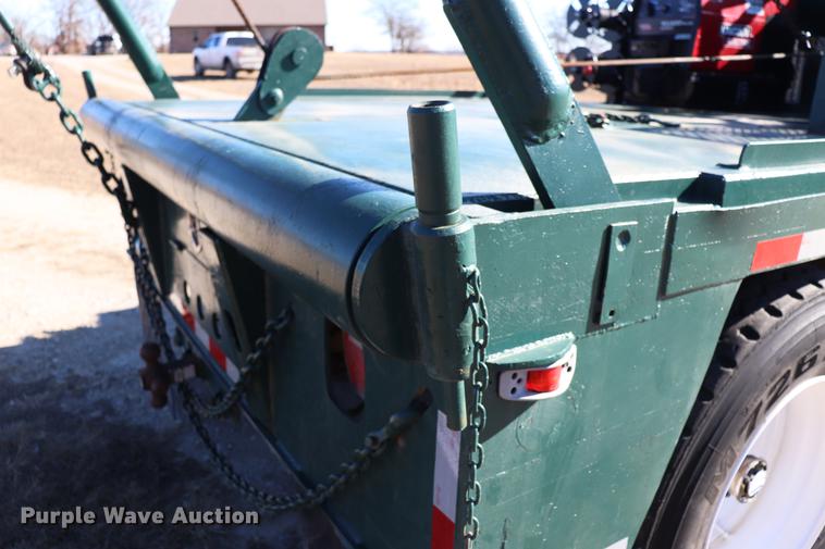 image for item EC9404 2004 International 4300 flatbed truck