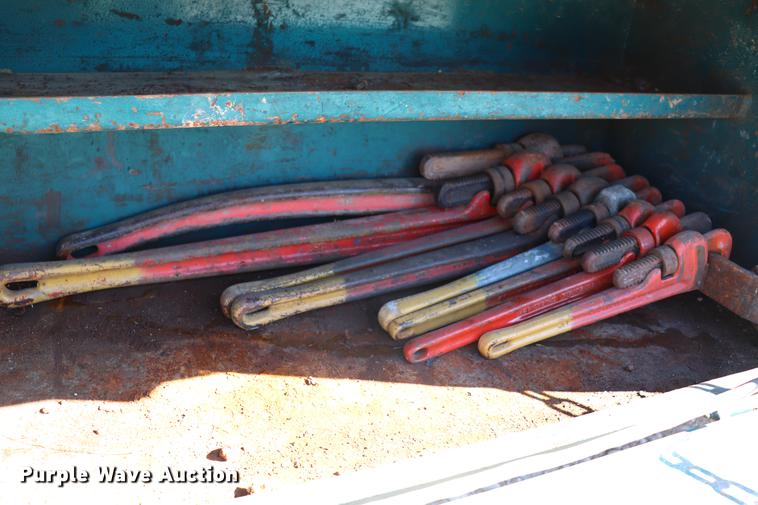 image for item EC9404 2004 International 4300 flatbed truck