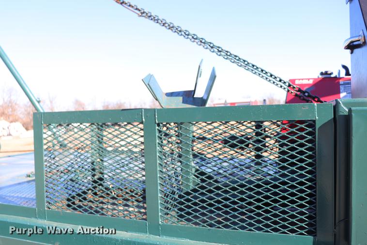 image for item EC9404 2004 International 4300 flatbed truck