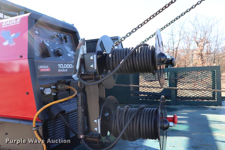 image for item EC9404 2004 International 4300 flatbed truck