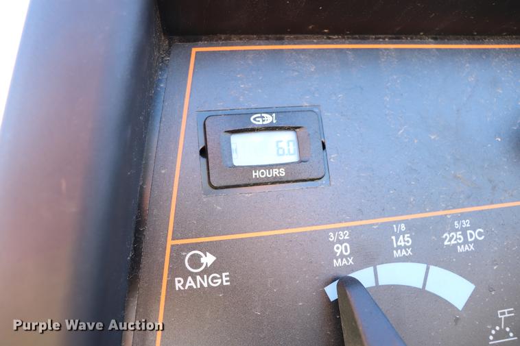 image for item EC9404 2004 International 4300 flatbed truck