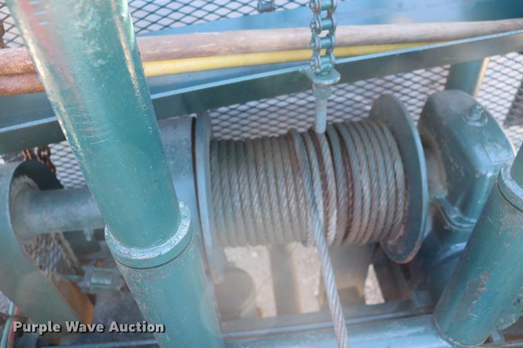 image for item EC9404 2004 International 4300 flatbed truck