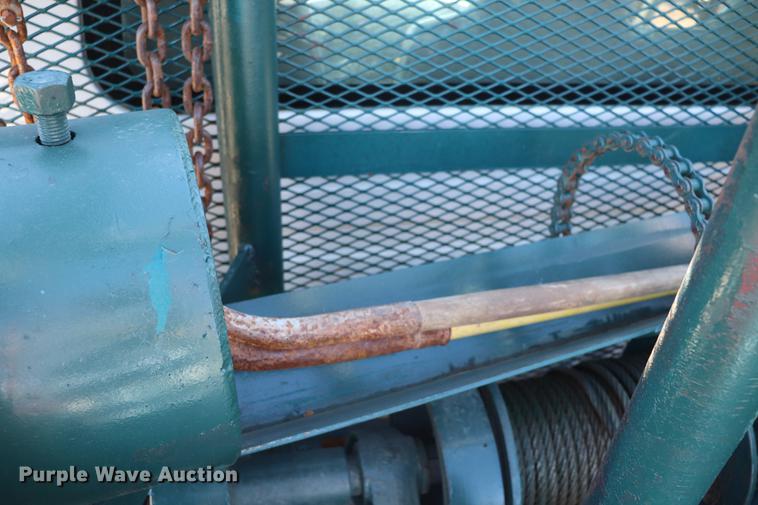 image for item EC9404 2004 International 4300 flatbed truck