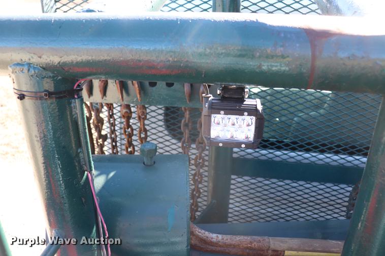 image for item EC9404 2004 International 4300 flatbed truck