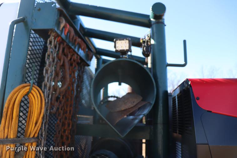 image for item EC9404 2004 International 4300 flatbed truck