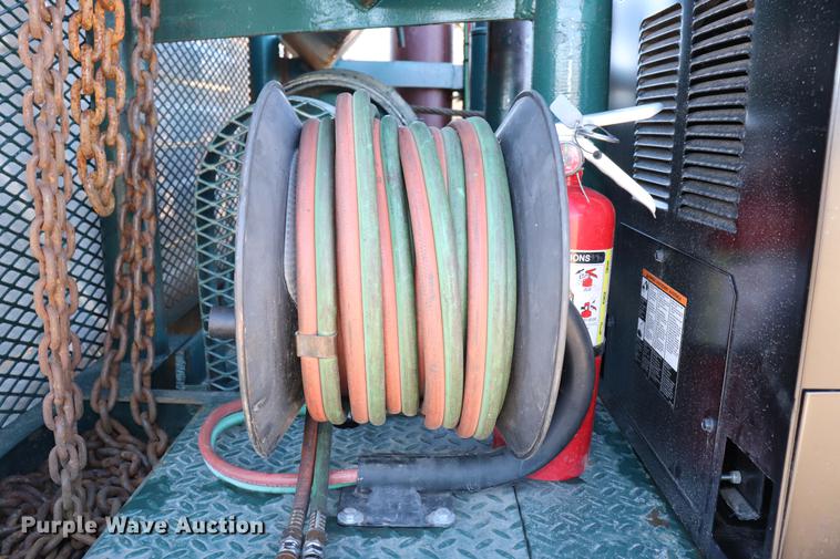 image for item EC9404 2004 International 4300 flatbed truck