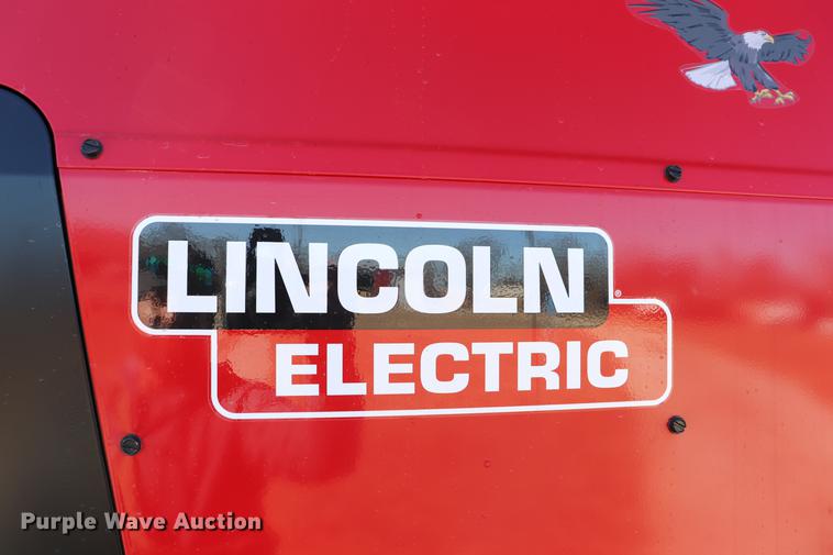 image for item EC9404 2004 International 4300 flatbed truck