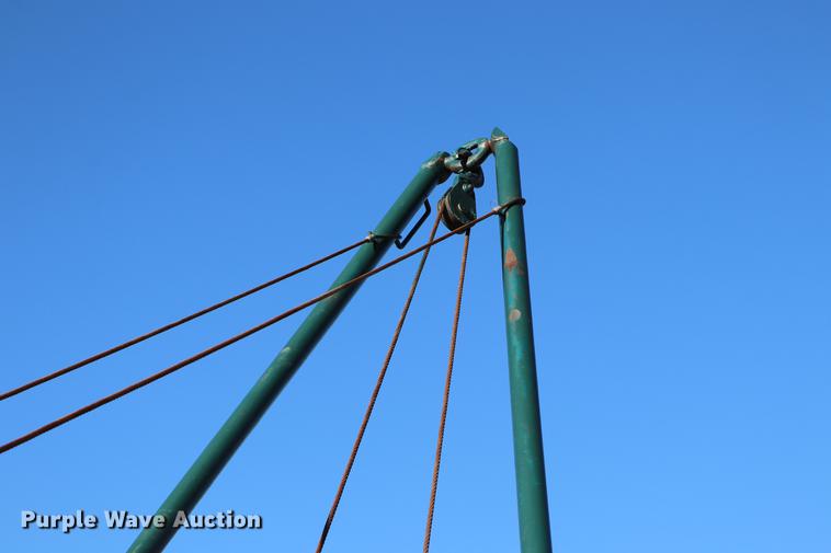 image for item EC9404 2004 International 4300 flatbed truck