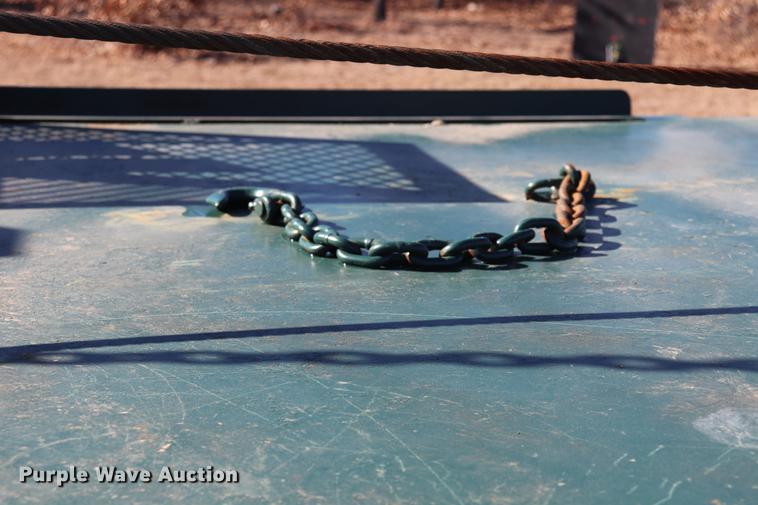 image for item EC9404 2004 International 4300 flatbed truck