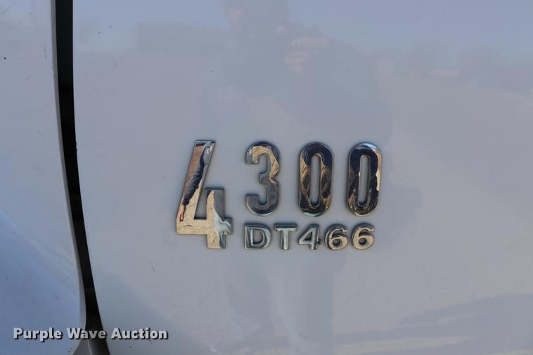 image for item EC9404 2004 International 4300 flatbed truck