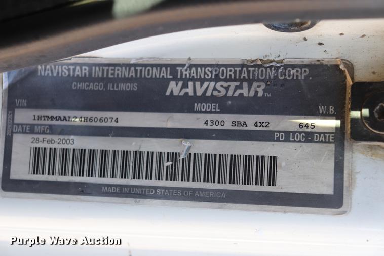 image for item EC9404 2004 International 4300 flatbed truck