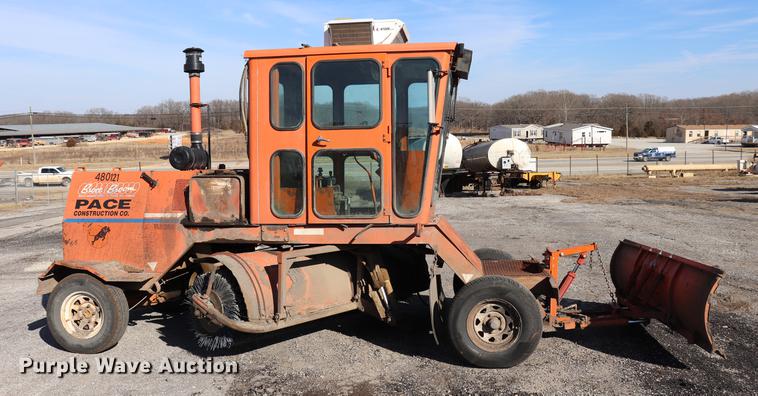 image for item EC9447 2000 Broce RJ350 broom