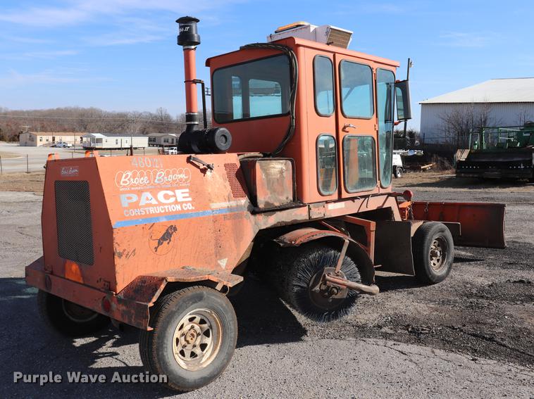 image for item EC9447 2000 Broce RJ350 broom