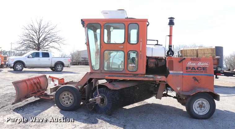 image for item EC9447 2000 Broce RJ350 broom