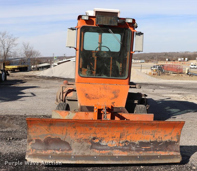 image for item EC9447 2000 Broce RJ350 broom