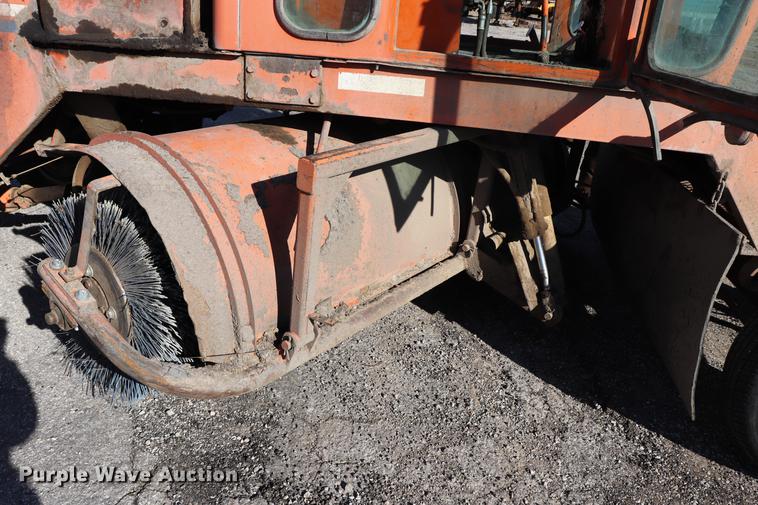 image for item EC9447 2000 Broce RJ350 broom