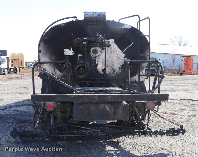 image for item EC9448 1995 International 4700 oil distribution truck