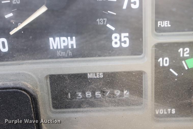 image for item EC9448 1995 International 4700 oil distribution truck