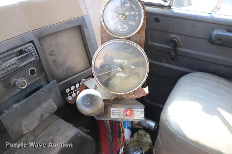 image for item EC9448 1995 International 4700 oil distribution truck